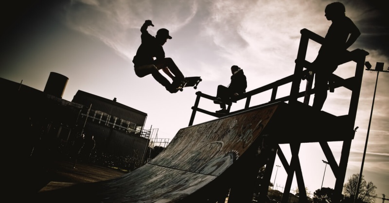 Skate: aprenda o segredo para dropar na rampa corretamente