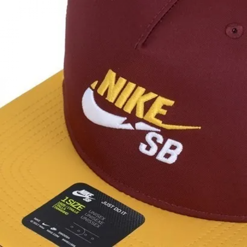 Bon Nike  877113-619 Vinho/Amarelo