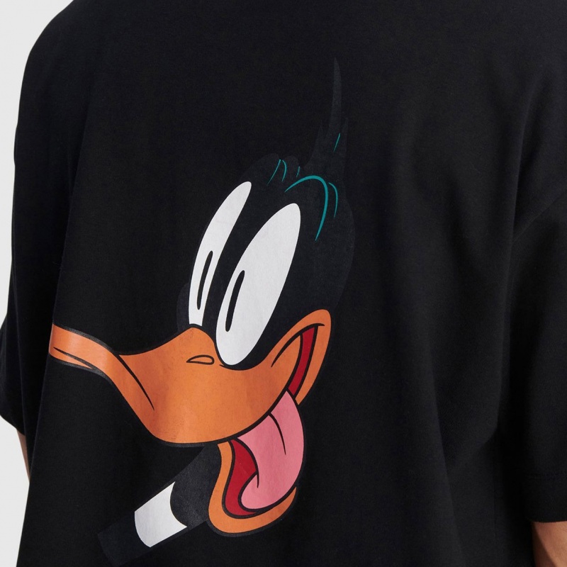 Camiseta Baw New Over Daffy x Looney Preto