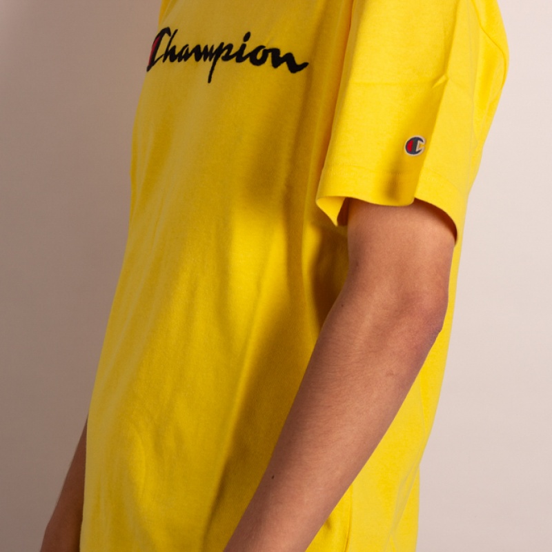 Camiseta Champion Script Patch Logo Amarelo