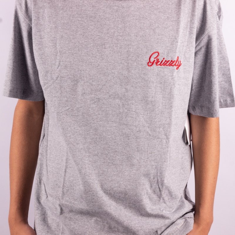 Camiseta Grizzly Cursive Embroidery Cinza Claro