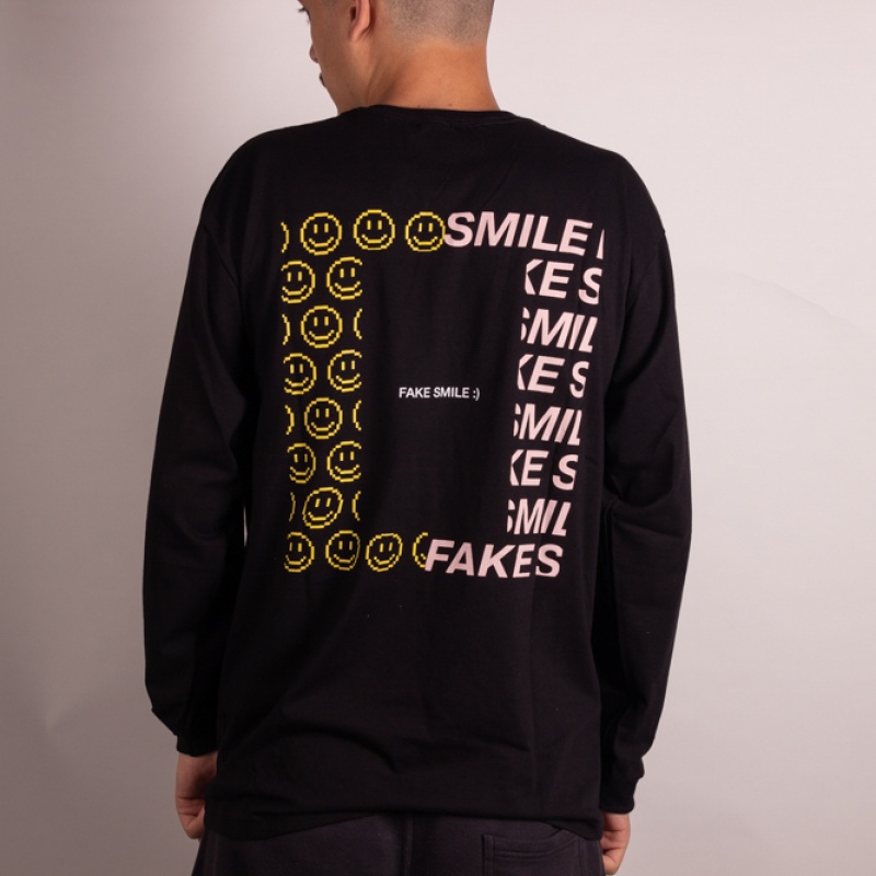 Camiseta Manga Longa Straye Fake Smile :) Preto