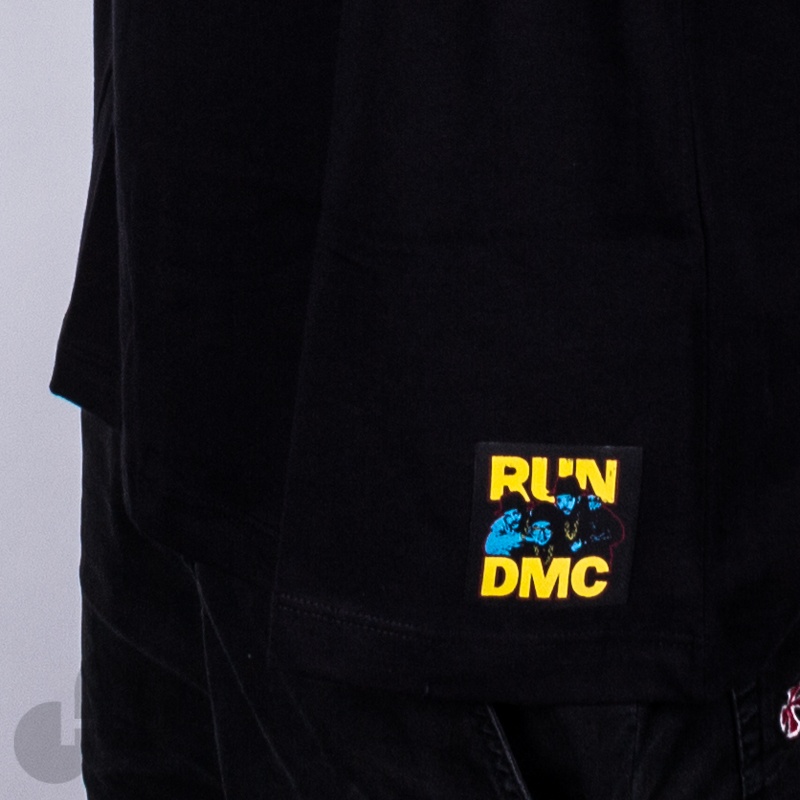 Camiseta New Era Universal Run Dmc Preta