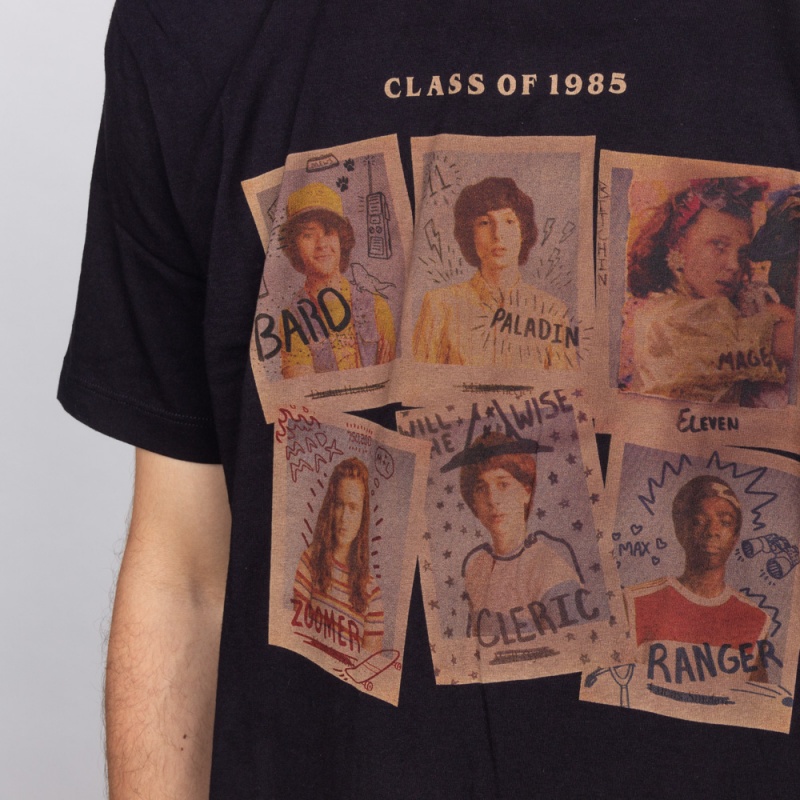 Camiseta New Era Yearbook Stranger Things Preto