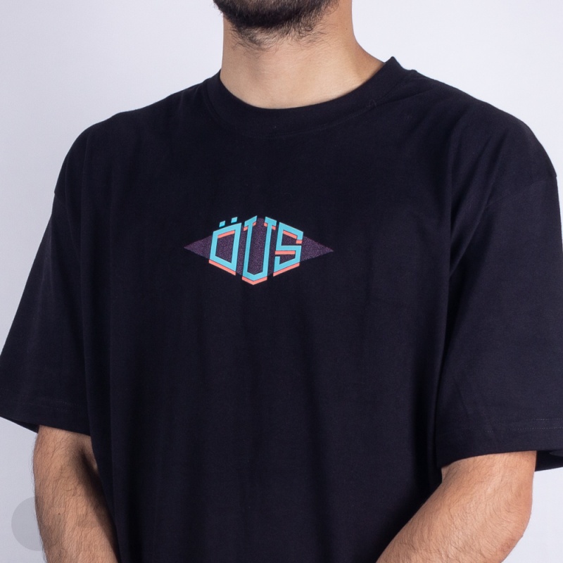 Camiseta Ous Triangular Preta