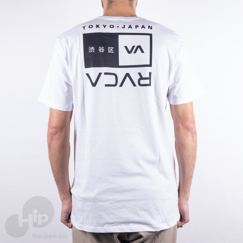 Camiseta Rvca Tokyo Balance Box Branca