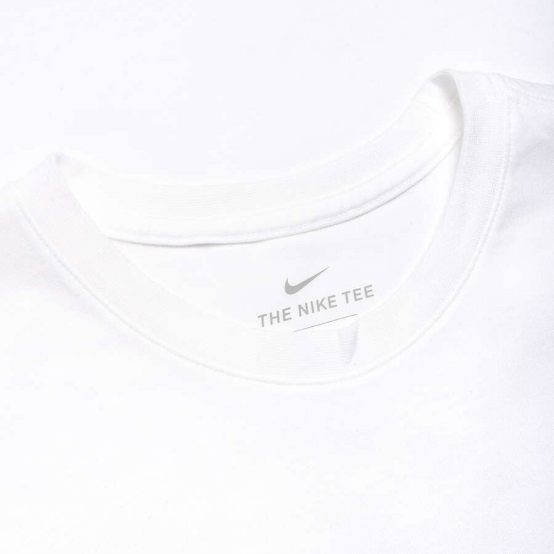 Camiseta Nike Sportswear Club Branco