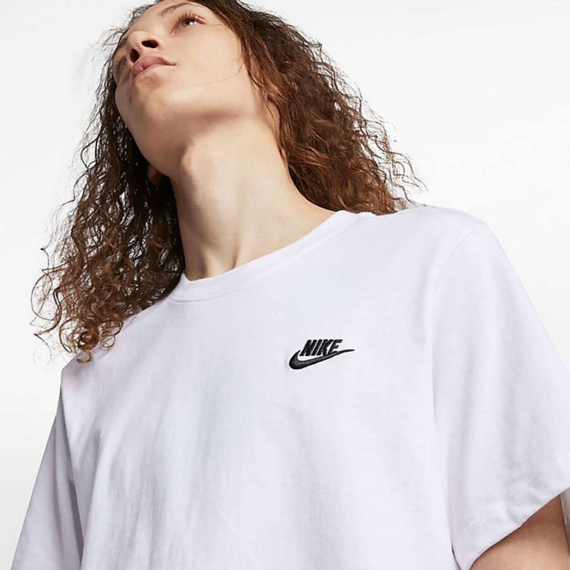 Camiseta Nike Sportswear Club Branco