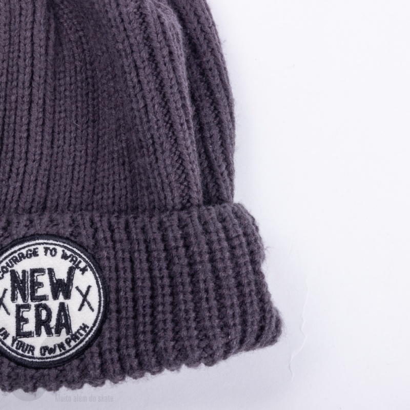 Touca New Era Path Beanie Cinza