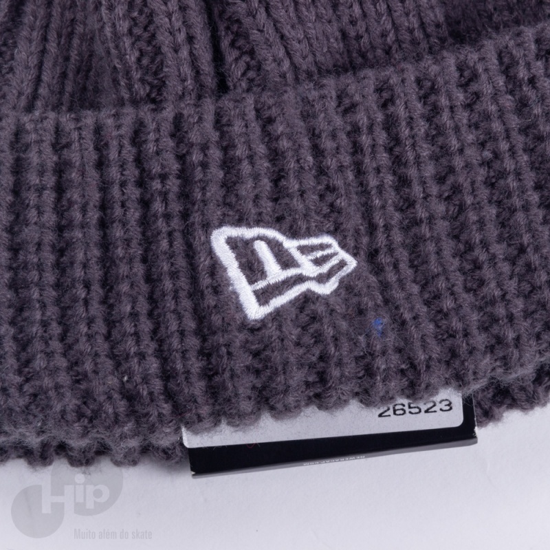 Touca New Era Path Beanie Cinza