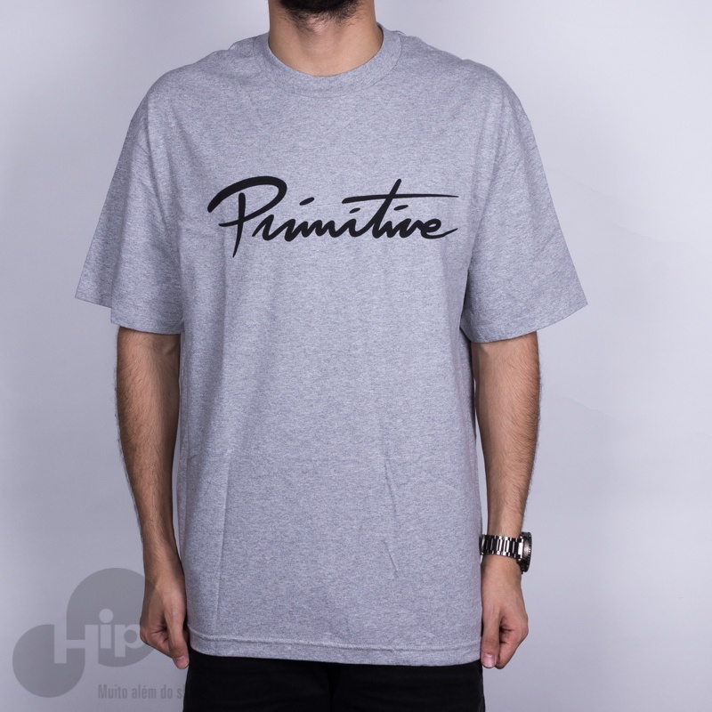 Camiseta Primitive Nuevo Script Cinza Claro