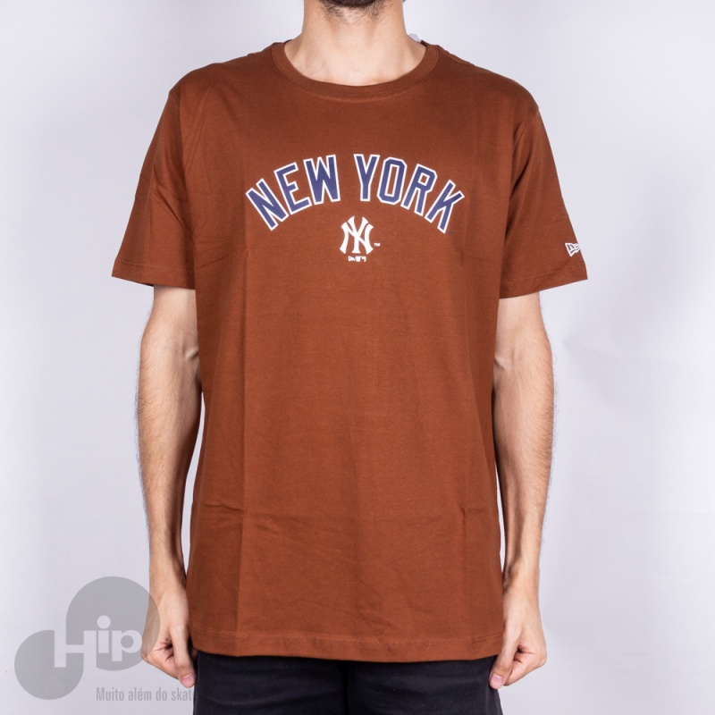 Camiseta New Era Essentials Colours Marrom